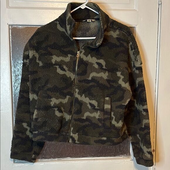 American Eagle Women’s Camouflage Fleece Zip-Up Jacket Size XL - Picture 1 of 4